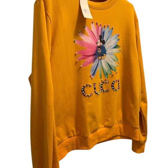 Graphic Sweatshirt with Mickey Mouse beautifully colorful, looks like a real. - Picture 2 of 11